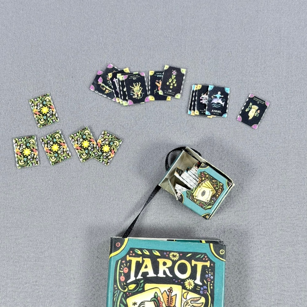 Tarot Nova Green Tarot Deck and Attached Pouch - Picture 6 of 7